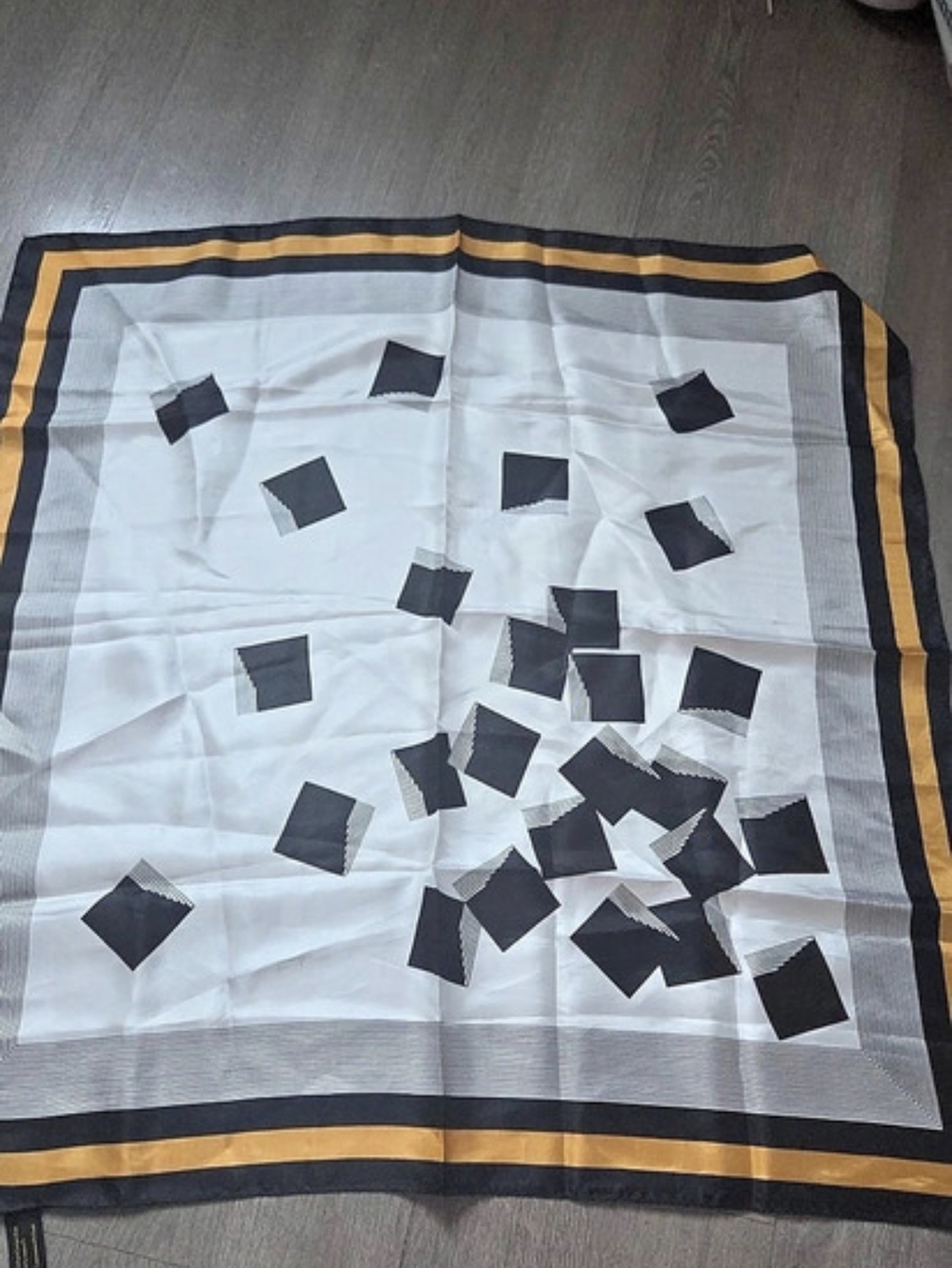 Geometric Scarf in Black & White Like New